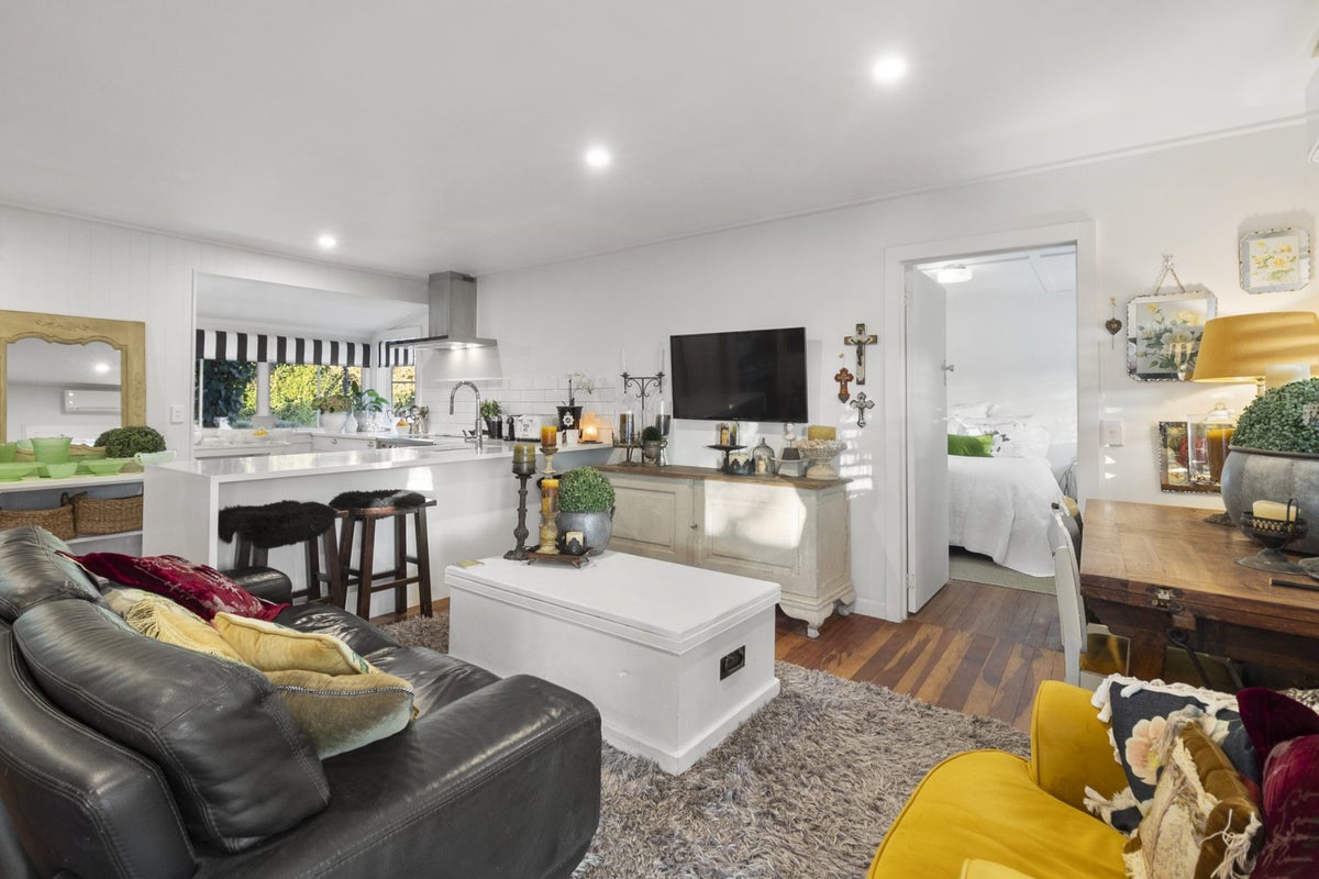 31 Alison Road, Surfdale, Waiheke Island - Carousel 2