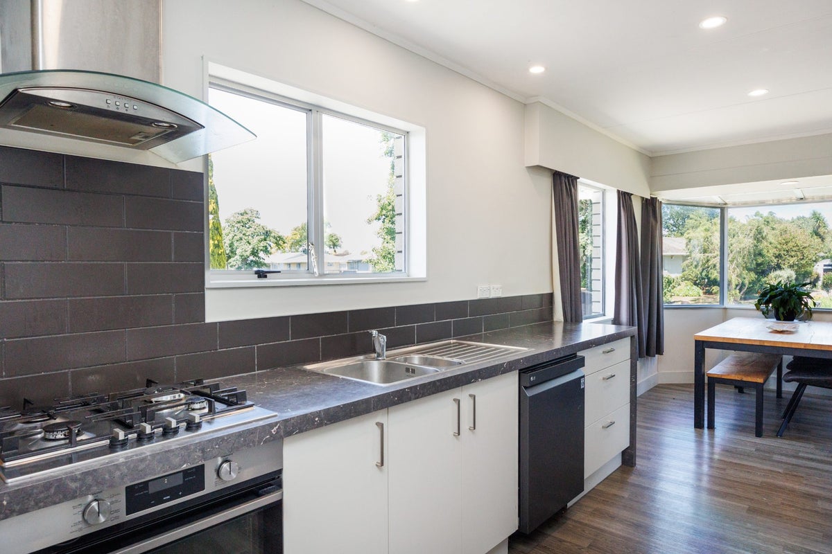 108 Apollo Parade, Milson, Palmerston North - Carousel 2