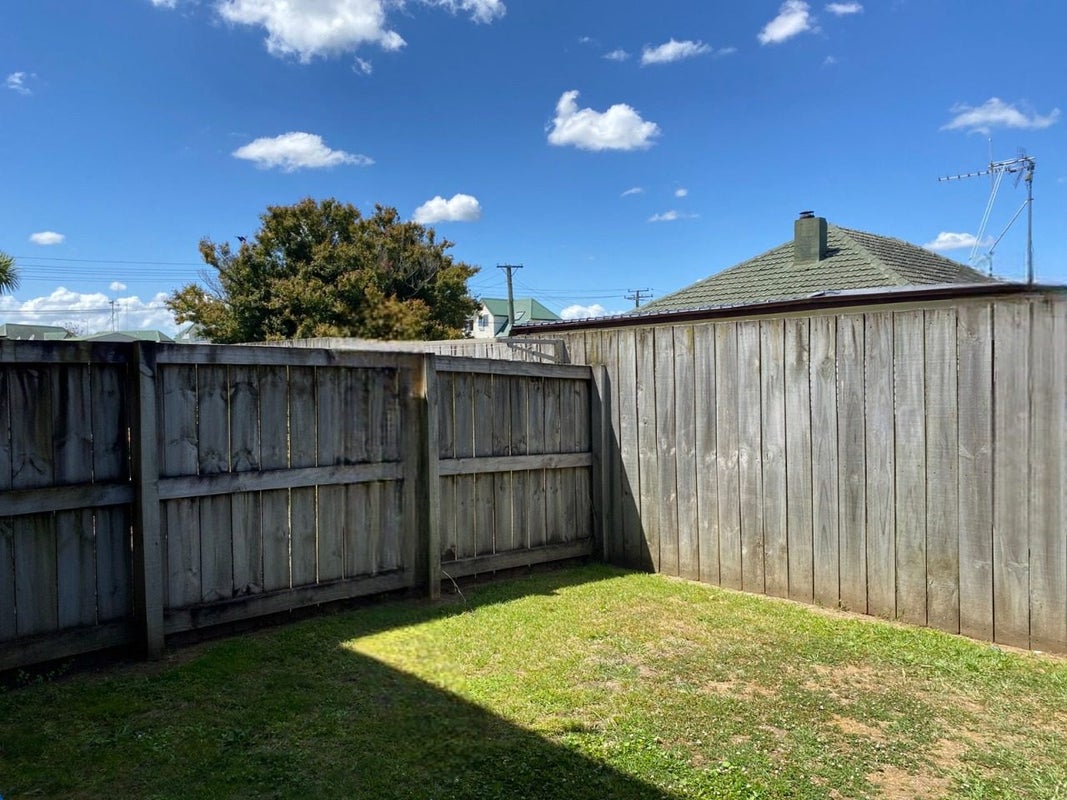 23 Chiefs Court, Hamilton East, Hamilton - Carousel 6
