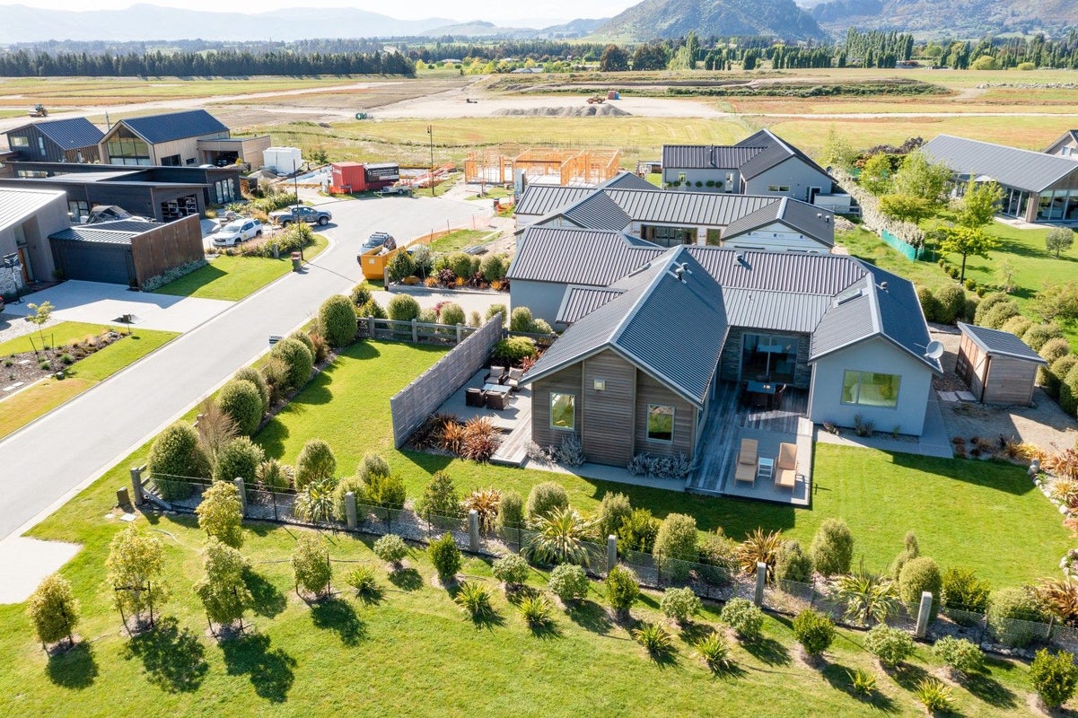 4 Mcdonald Street, Queenstown - Carousel 2