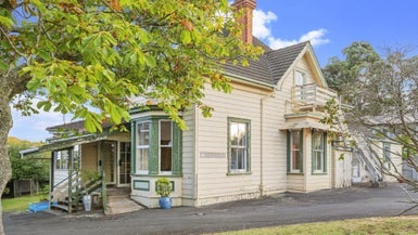 32 Hinemoa Street, Birkenhead, Auckland - Carousel 1