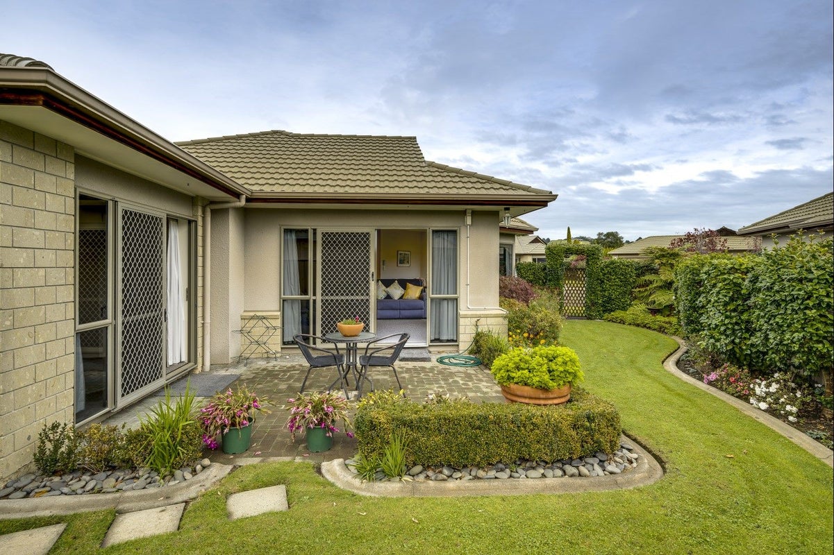 14 Claridge Place, Taradale, Napier - Carousel 1