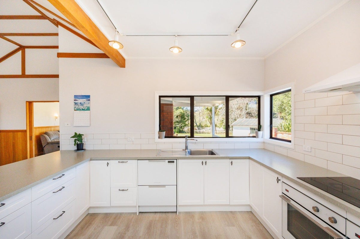 4524 State Highway 1, Hunterville - Carousel 2