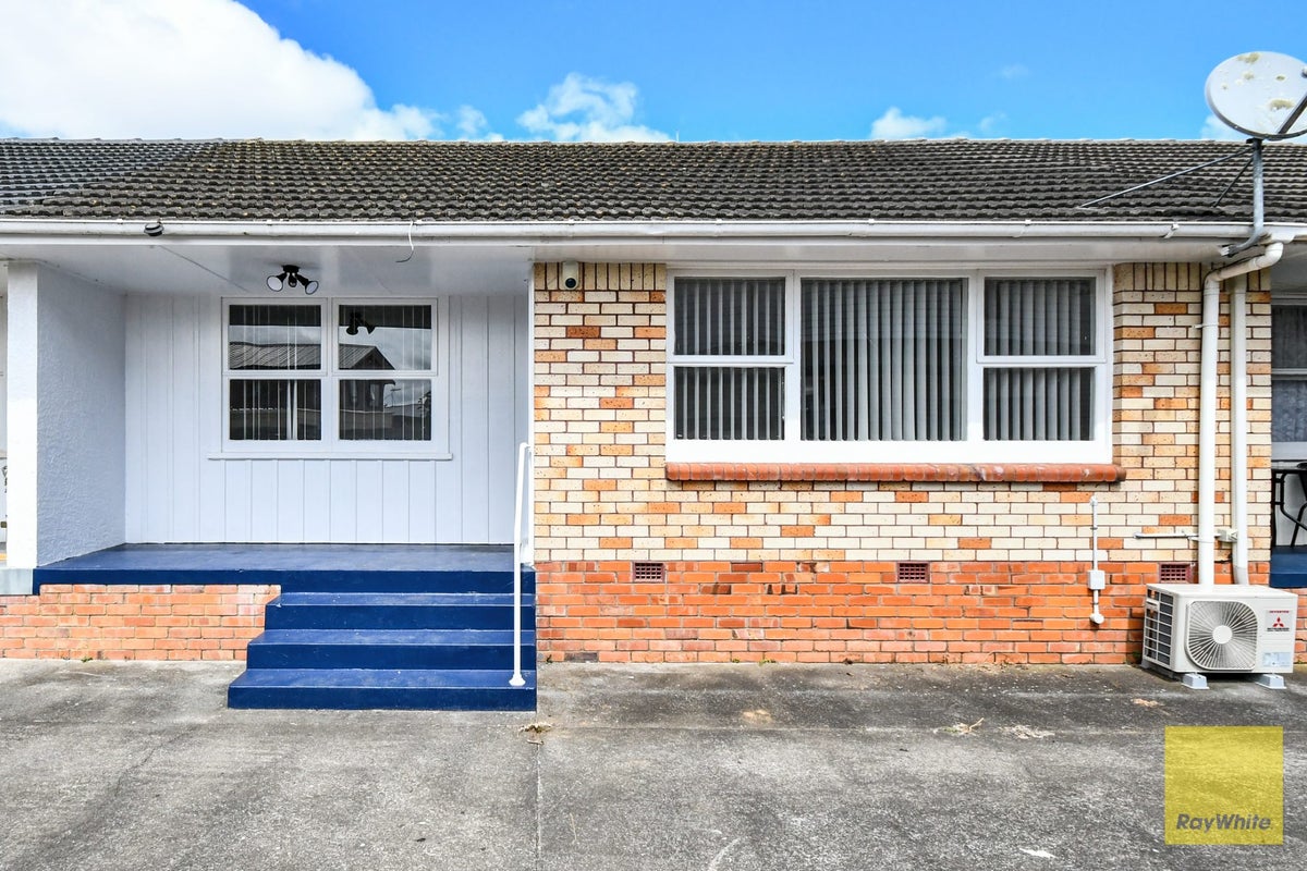 2/8 Grantham Road, Papatoetoe, Auckland - Carousel 1
