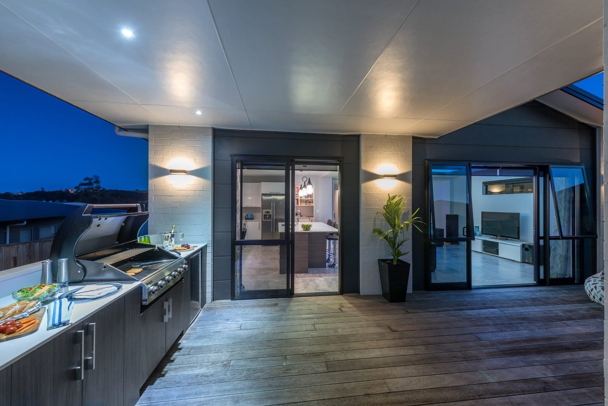 26 Weatherly Drive, Beachlands, Auckland - Carousel 1