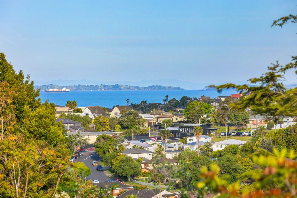 2/88 Arran Road, Browns Bay, Auckland - Carousel 2