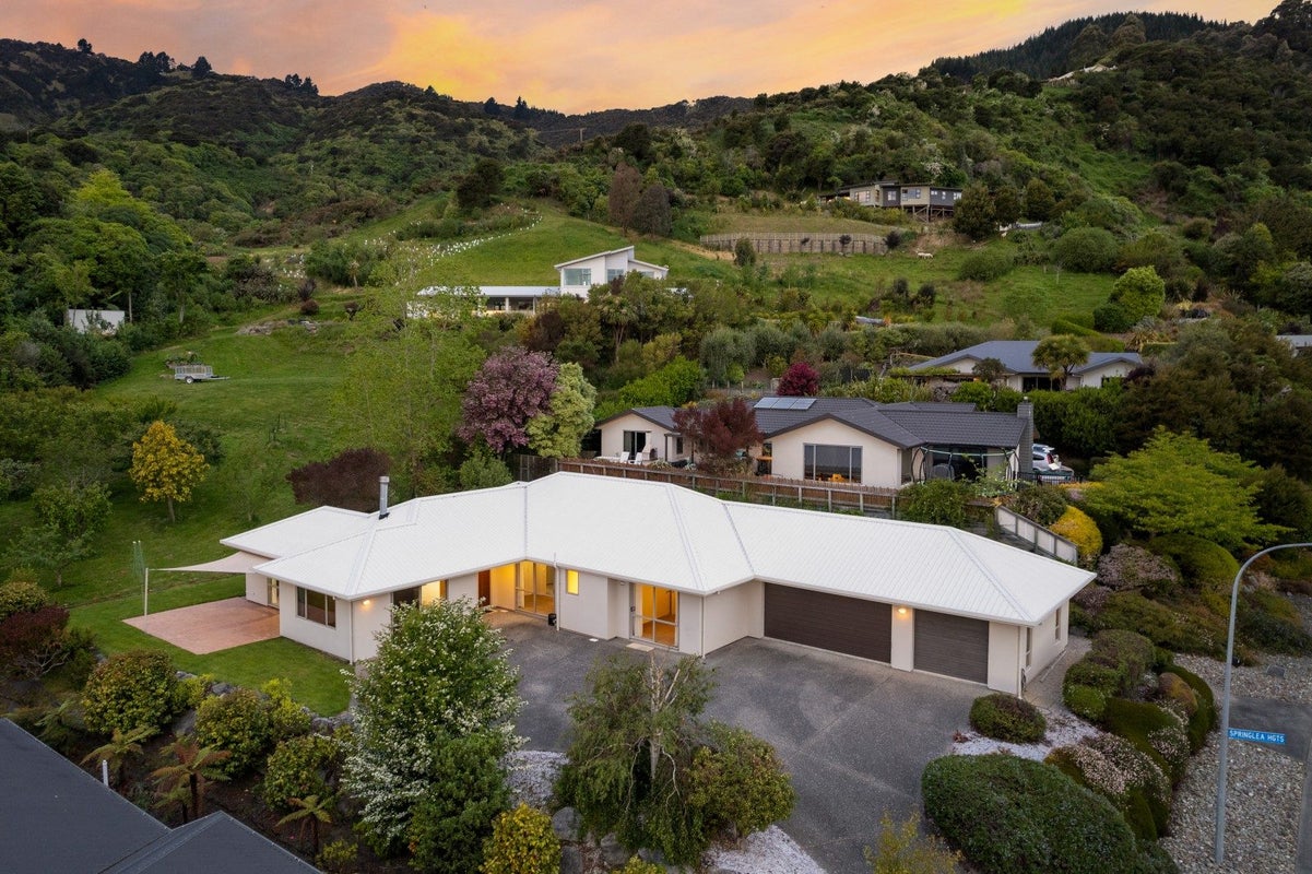 7 Farleigh Street, Atawhai, Nelson - Carousel 2