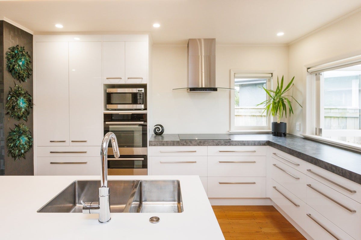 2 Swansea Street, Hokowhitu, Palmerston North - Carousel 2