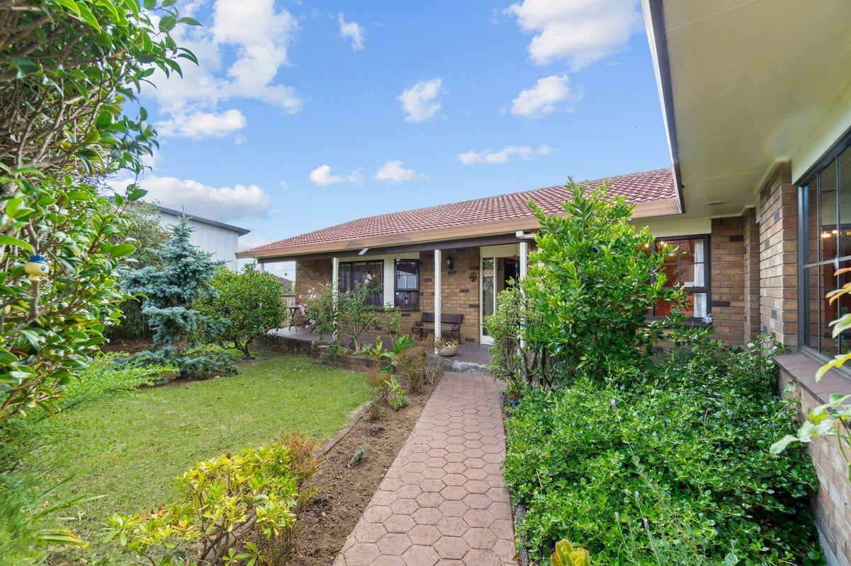 16A Burnett Avenue, Mount Roskill, Auckland - Carousel 1