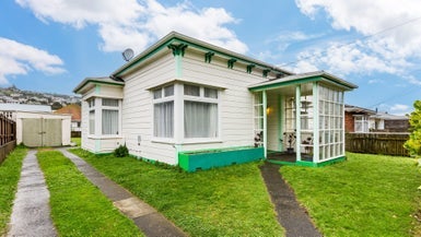 21 Derwent Street, Island Bay, Wellington - Carousel 1