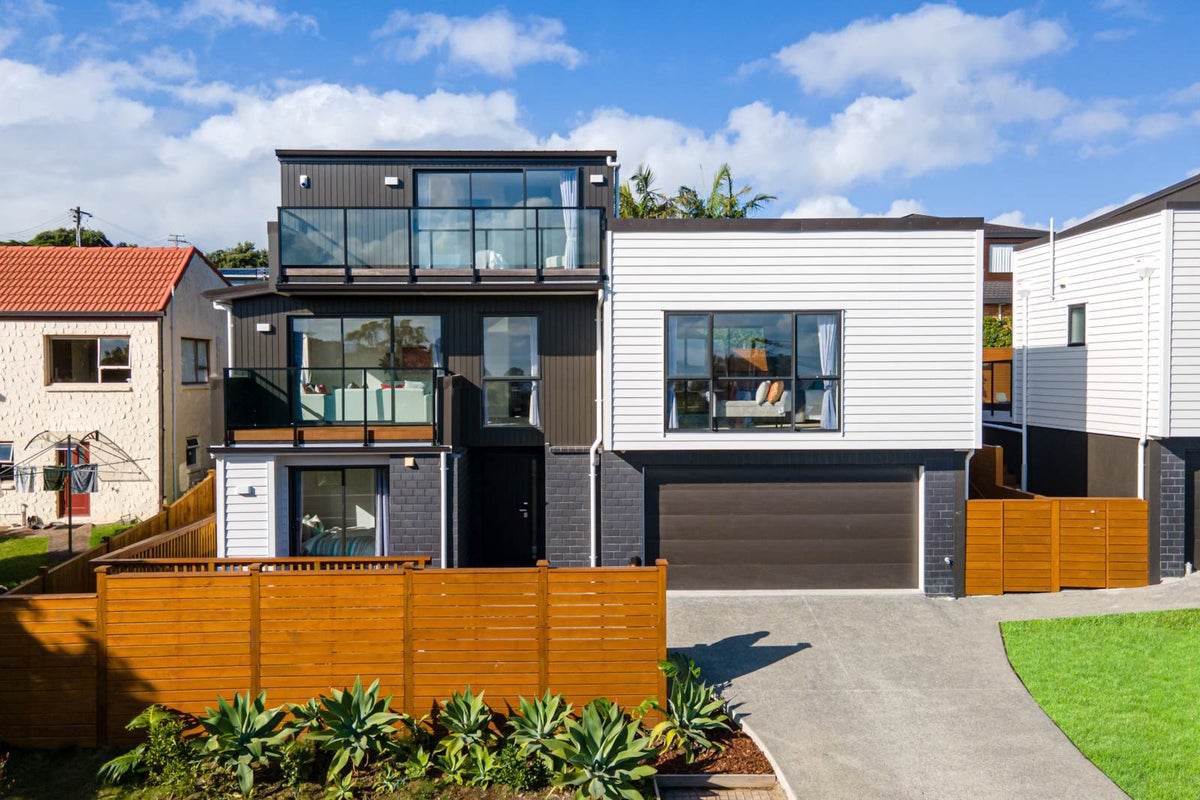 1 Orewa Street, Torbay, Auckland - Carousel 28