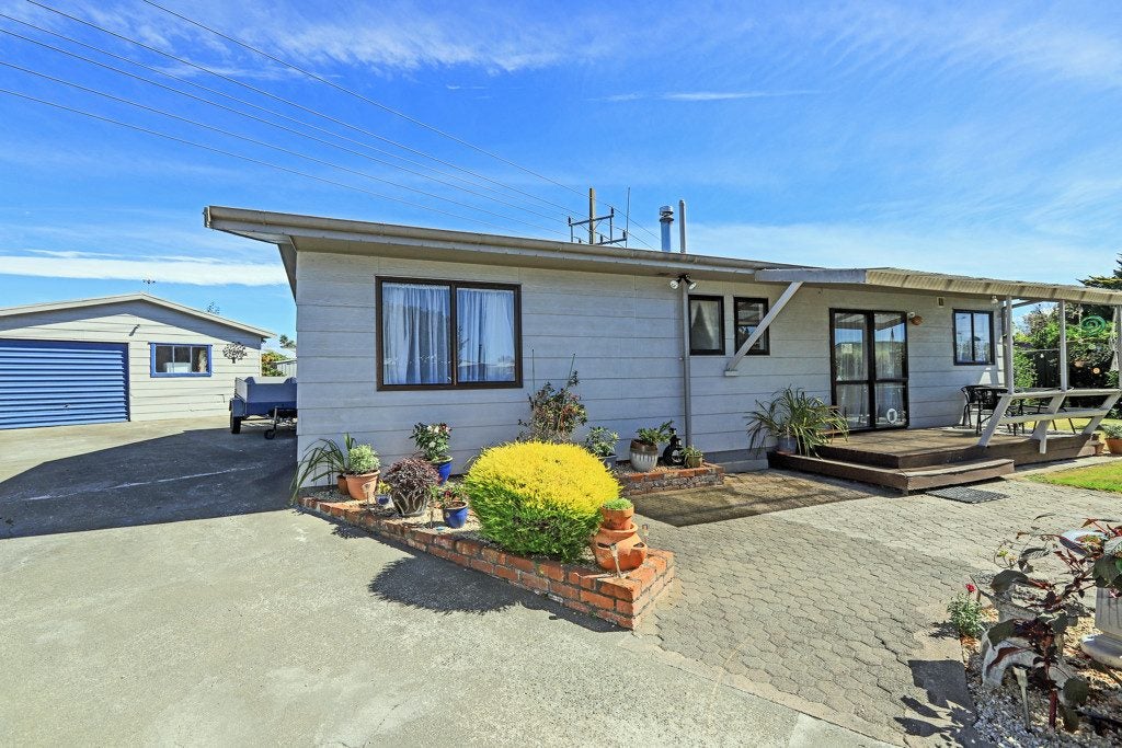 33 Scott Drive, Flaxmere, Hastings - Carousel 1