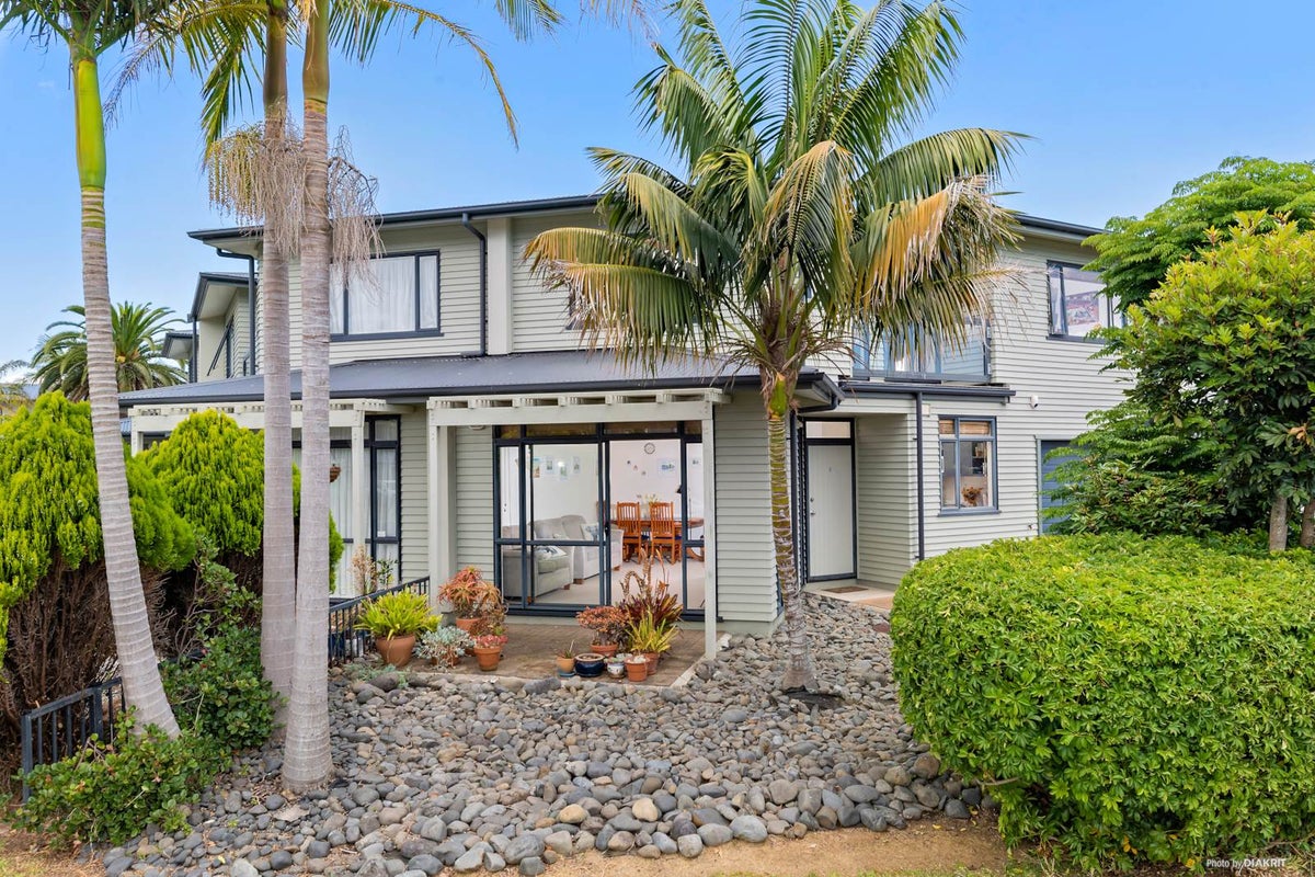 8/2 Armoy Drive, East Tamaki, Auckland - Carousel 1