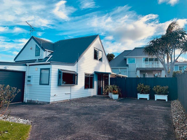2/22 Seine Road, Forrest Hill, Auckland - Carousel 1