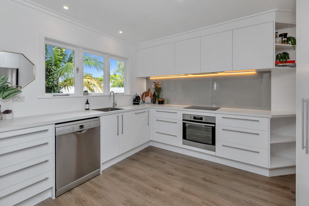 8 Gillingham Road, Kamo, Whangarei - Carousel 1