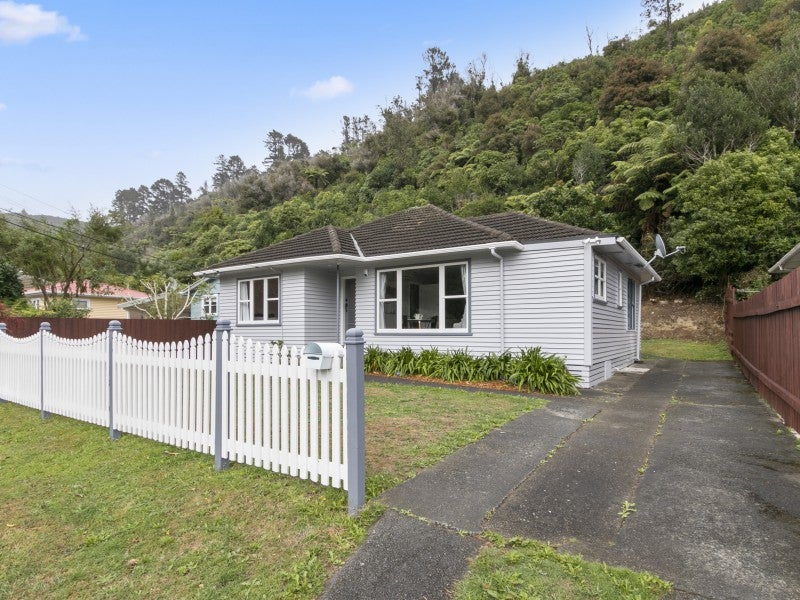 22 Sunny Grove, Wainuiomata, Lower Hutt - Carousel 1