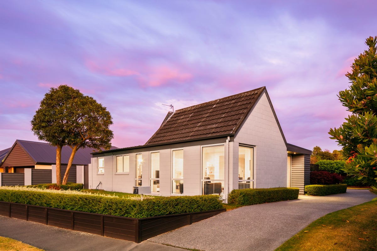 5 Woodbank Street, Somerfield, Christchurch - Carousel 1