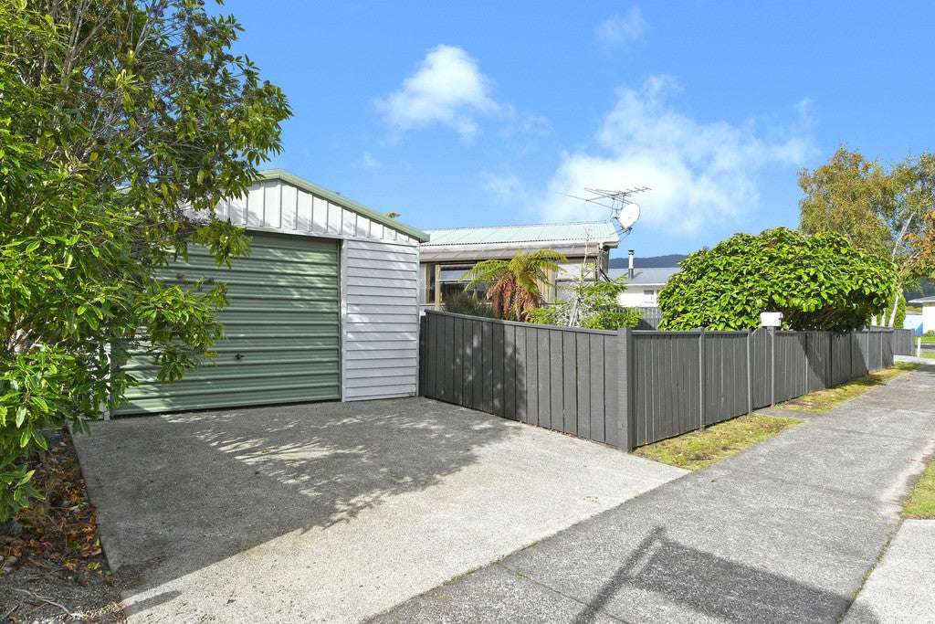 5 Kentucky Street, Totara Park, Upper Hutt - Carousel 13