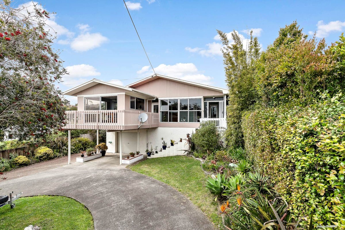 39 Hammond Avenue, Hatfields Beach, Orewa - Carousel 1