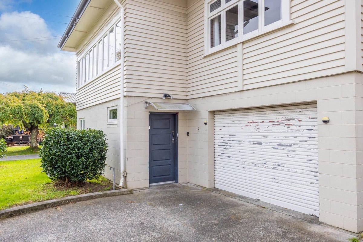 8 Bell Street, Hamilton East, Hamilton - Carousel 2