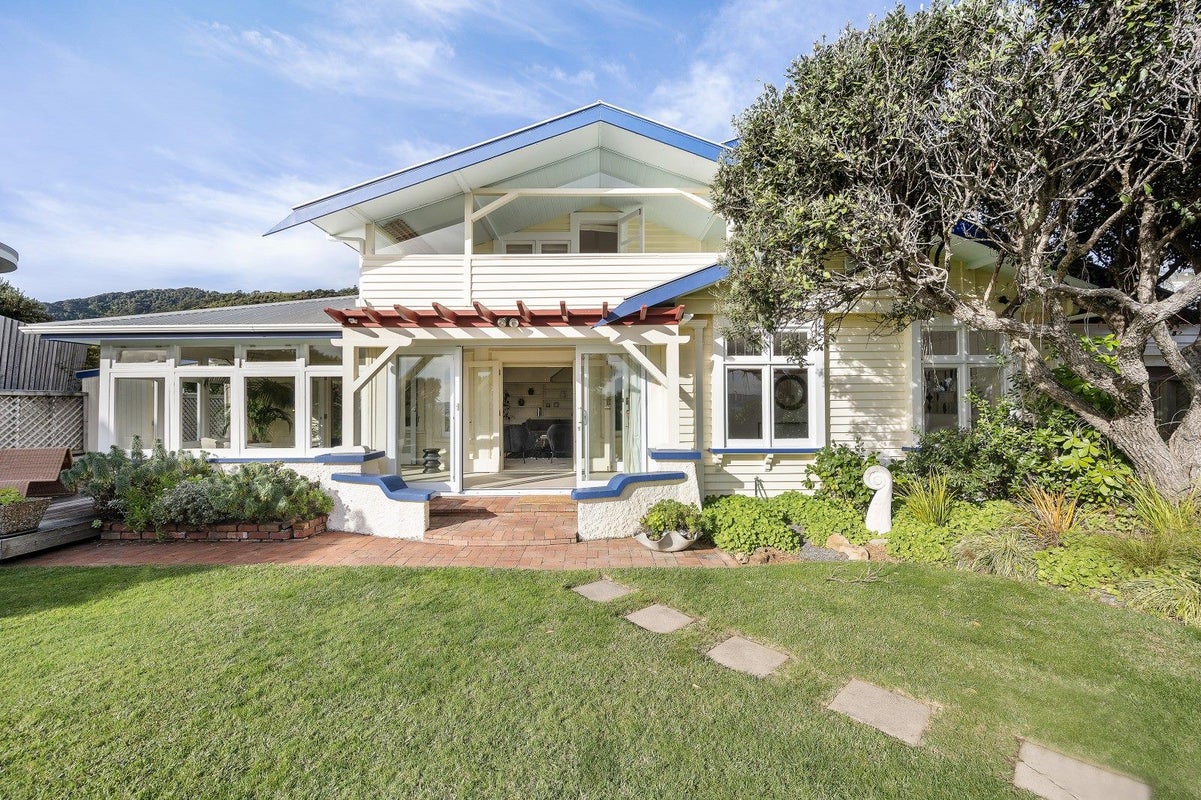 151 Marine Parade, Eastbourne, Lower Hutt - Carousel 1