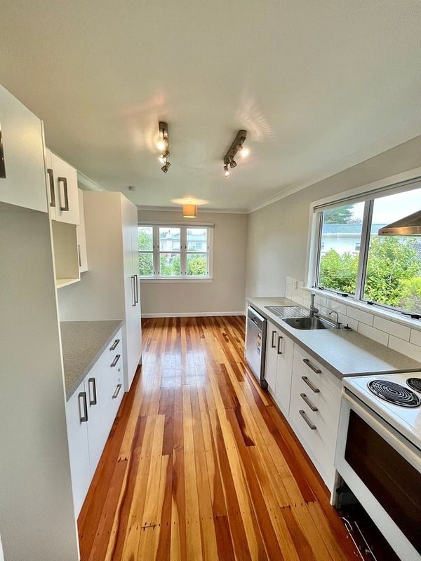 10 Miles Place, Awapuni, Palmerston North - Carousel 2