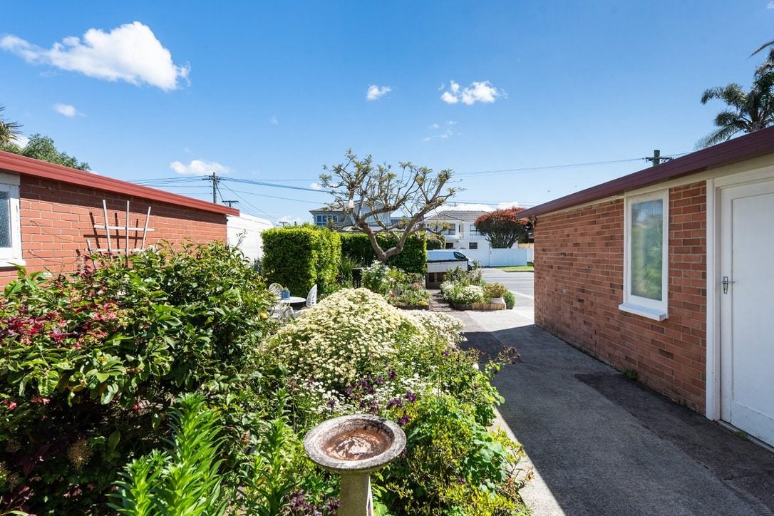 3/64 Seacliffe Avenue, Belmont, Auckland - Carousel 15