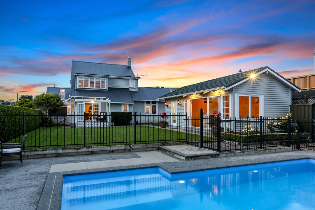 19 Wallace Place, Westown, New Plymouth - Carousel 1