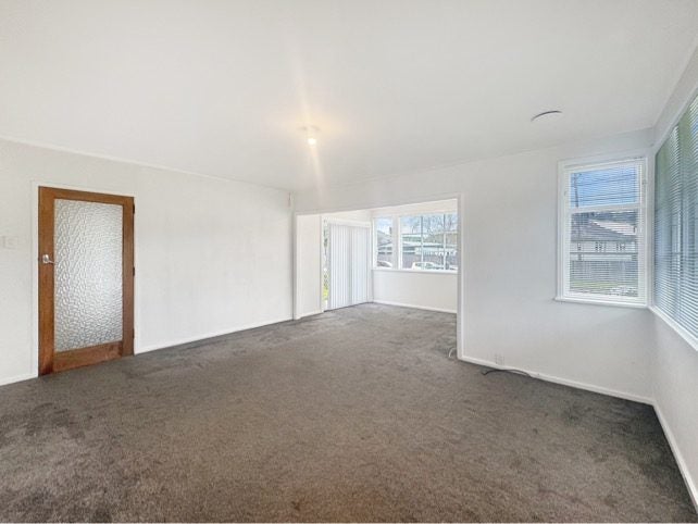 1 Johnston Grove, Taita, Lower Hutt - Carousel 2