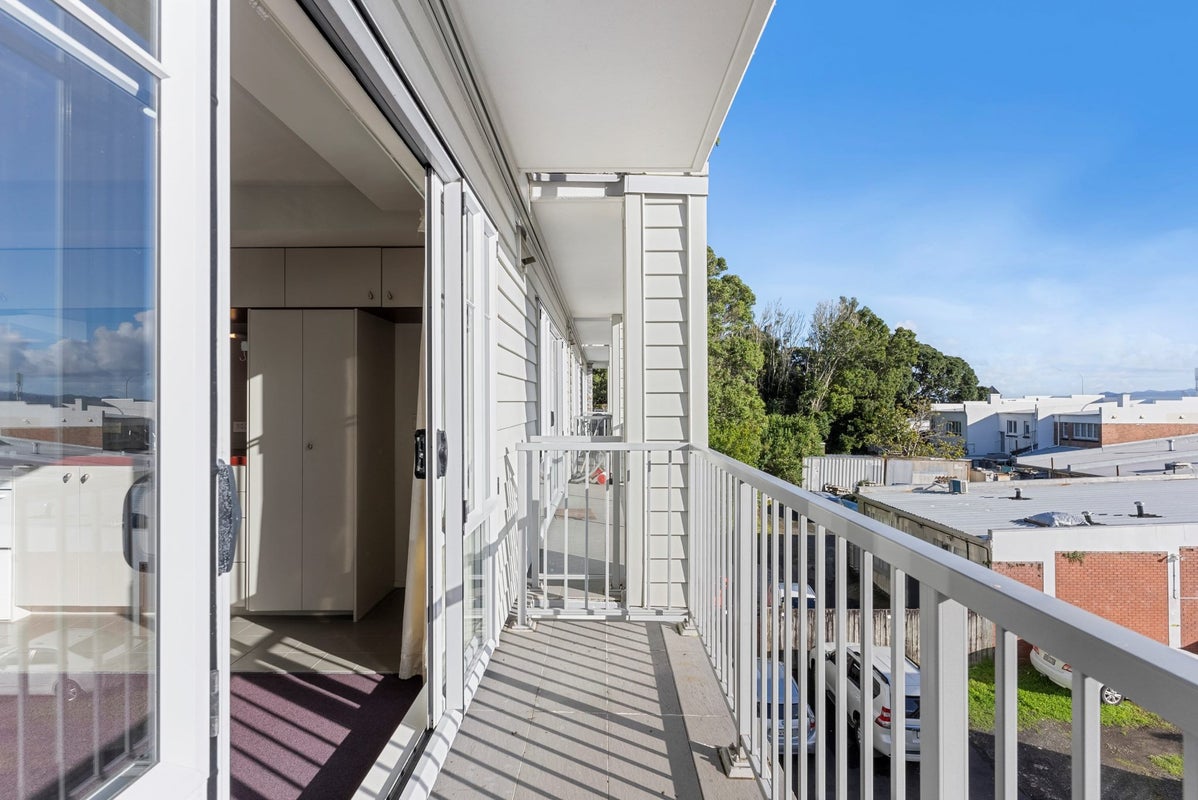 3H/3 Keystone Avenue, Three Kings, Auckland - Carousel 2
