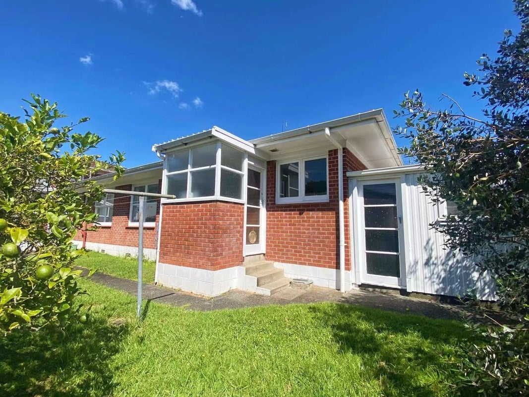 2/24 Inverness Road, Browns Bay, Auckland - Carousel 1