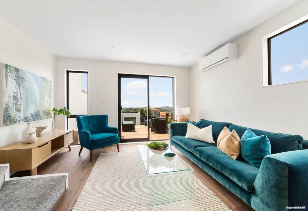 1/735 East Coast Road, Browns Bay, Auckland - Carousel 2
