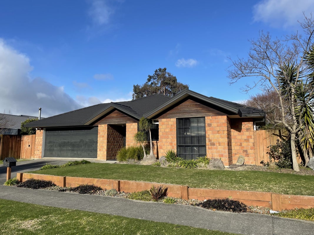 12 Boston Parade, Kelvin Grove, Palmerston North - Carousel 1