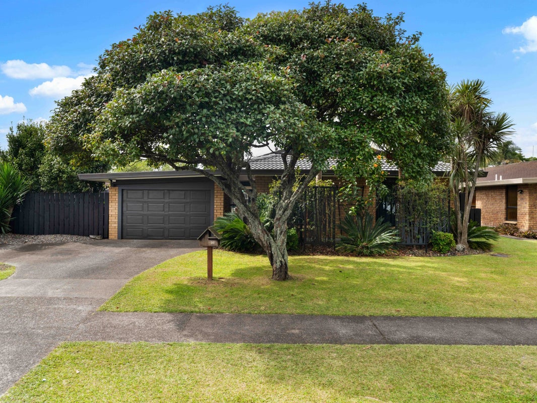26 Beaumaris Way, Conifer Grove, Takanini - Carousel 1