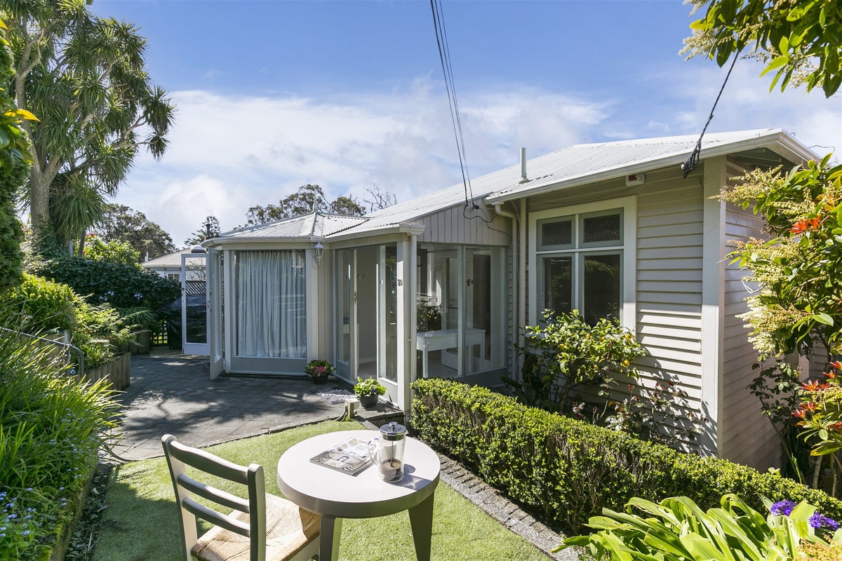 20 Barton Terrace, Thorndon, Wellington - Carousel 2