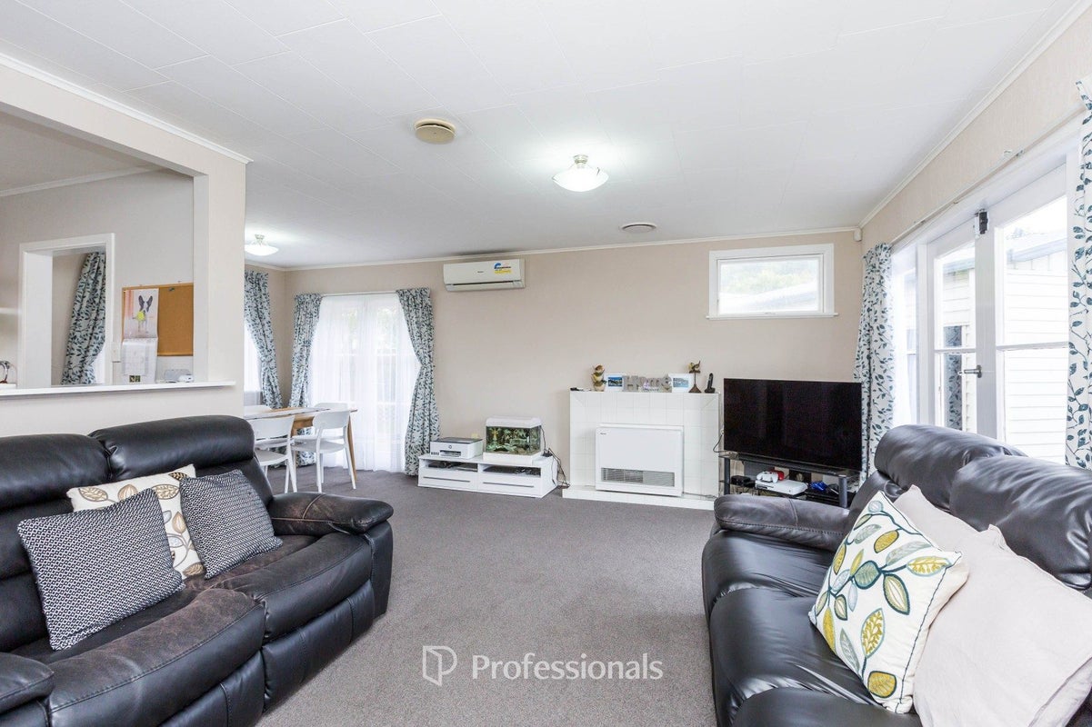 26 Oregon Drive, Maoribank, Upper Hutt - Carousel 2