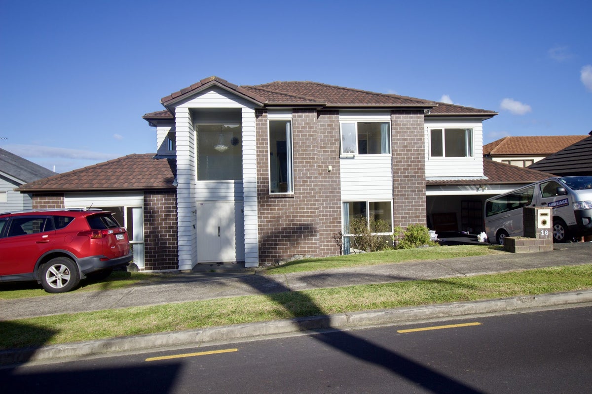 16 Lucca Crescent, Flat Bush, Auckland - Carousel 19