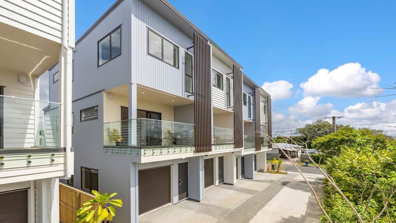 4/3 Milich Terrace, Te Atatu South, Auckland - Carousel 1