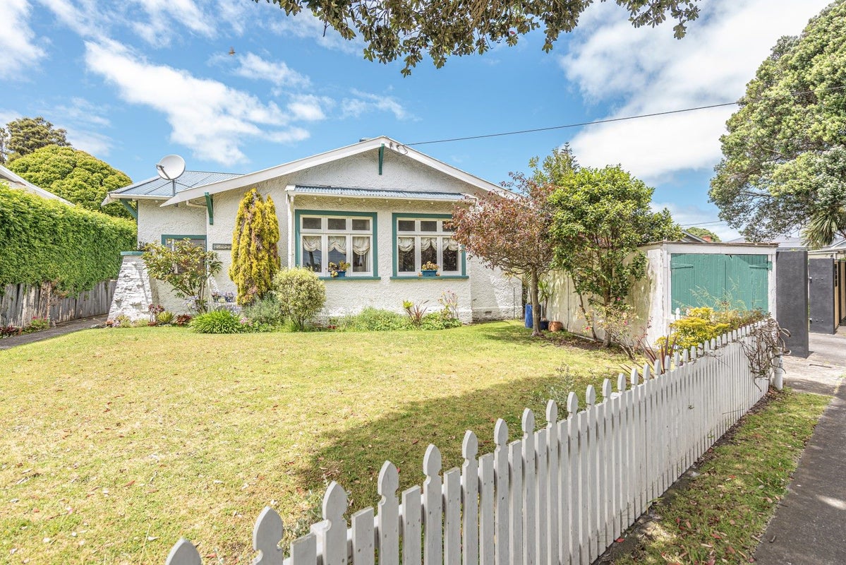 1 Balgownie Avenue, Gonville, Whanganui - Carousel 1