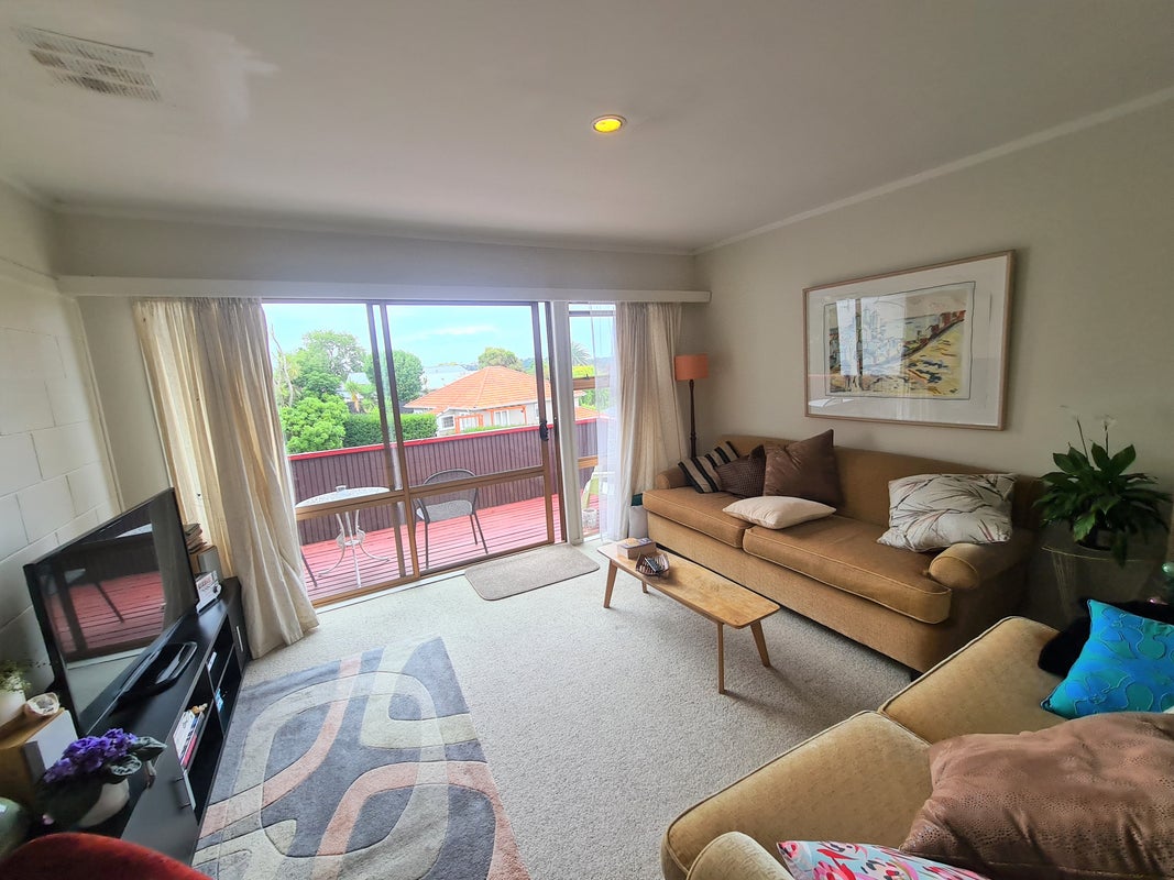 2/1 Bishopgate Street, Birkdale, Auckland - Carousel 1