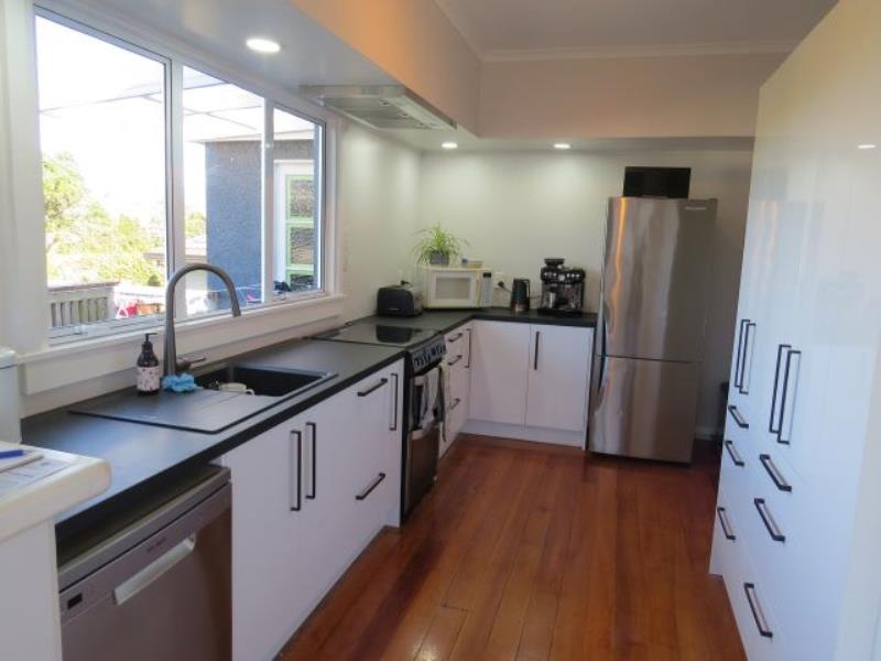 8 Warangi Street, Strandon, New Plymouth - Carousel 1