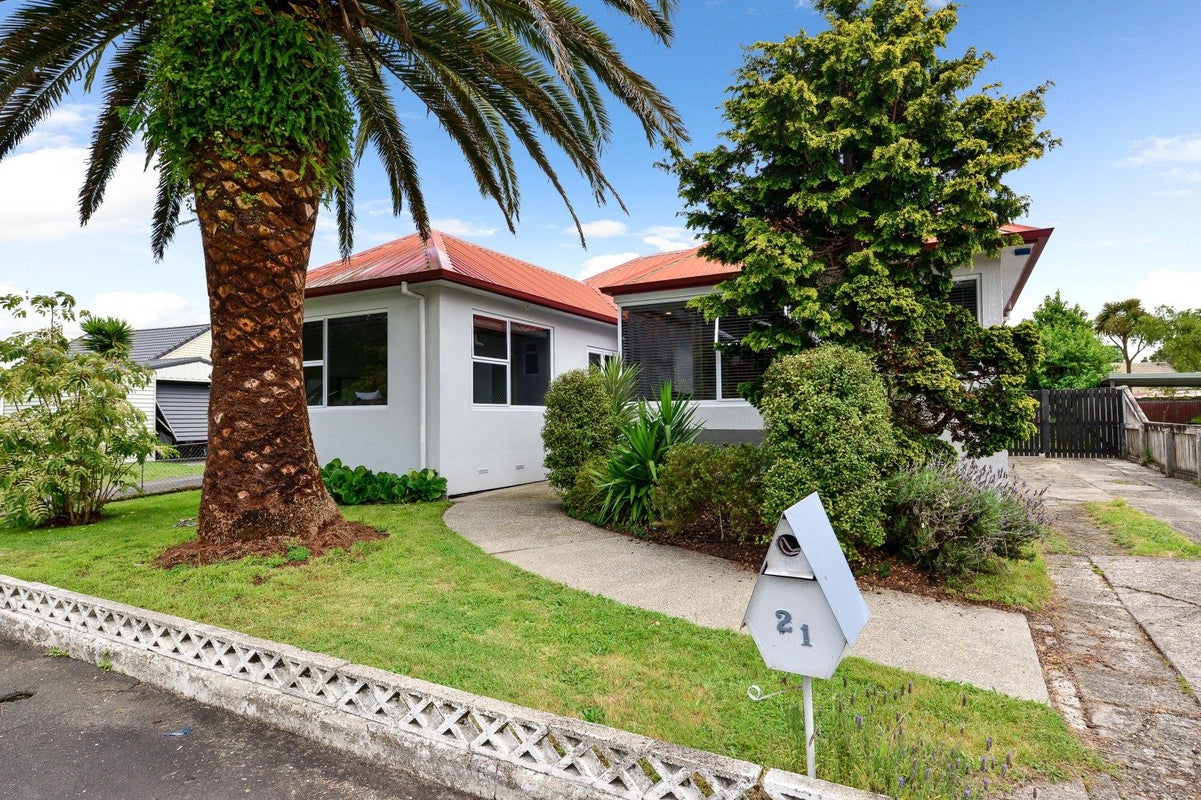 21 Galway Avenue, Hamilton East, Hamilton - Carousel 1