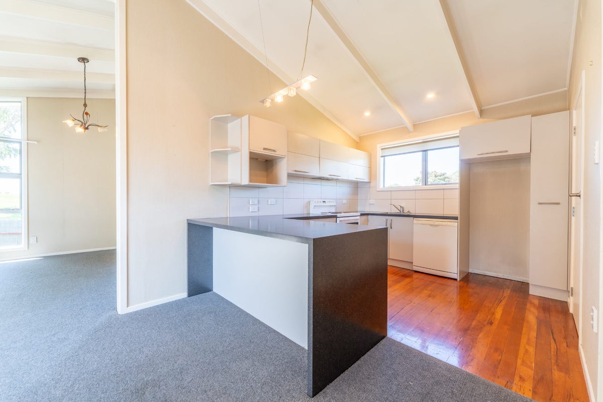 65 Mountain View Road, Glenwood, Timaru - Carousel 2