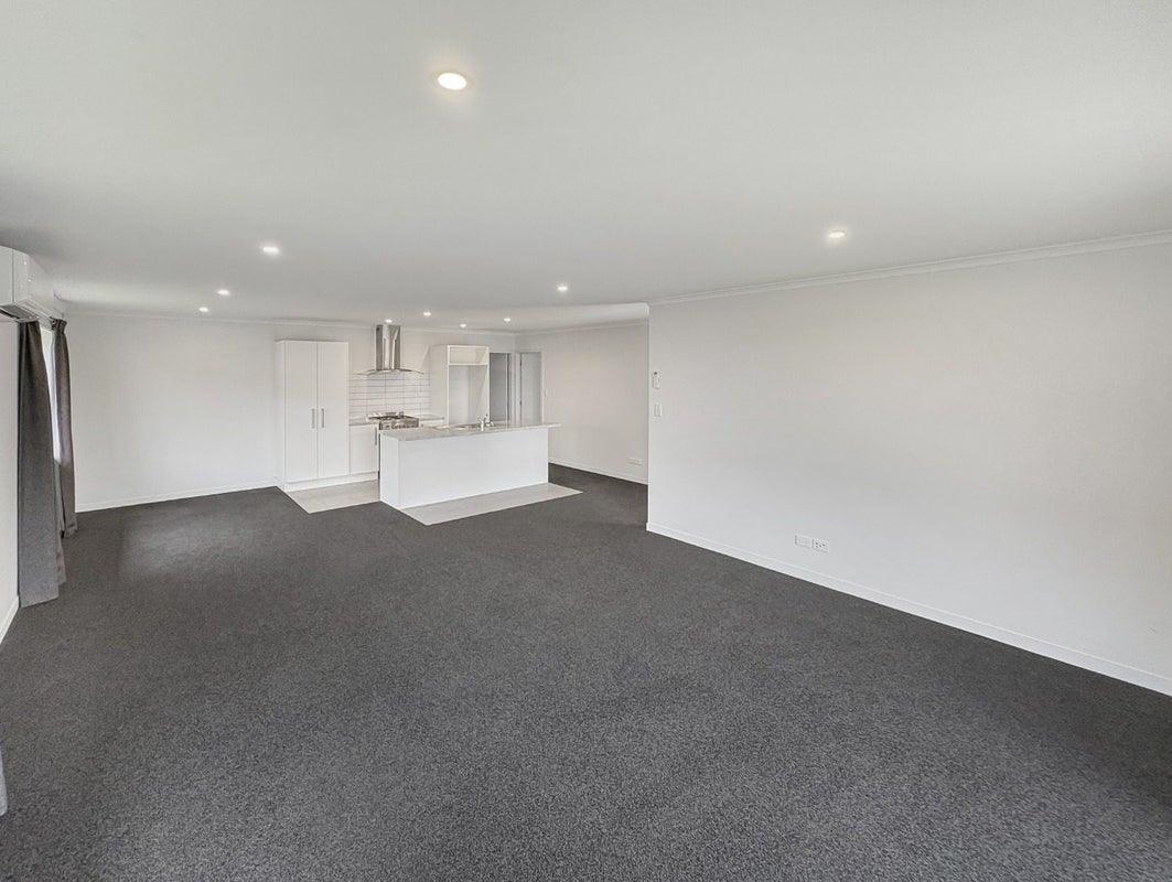 21 Varsity Heights, Fitzherbert, Palmerston North - Carousel 2
