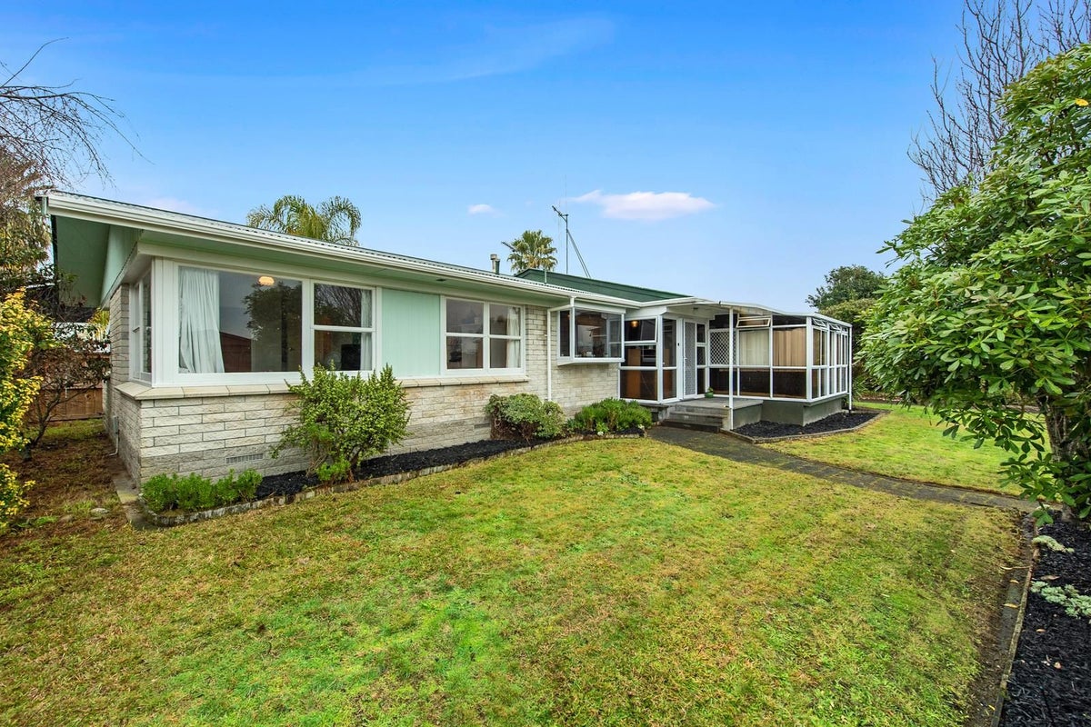 187 Totara Drive, Pukete, Hamilton - Carousel 1