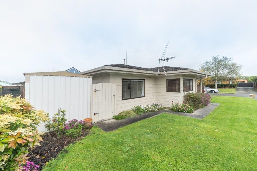 50 Raglan Avenue, Cloverlea, Palmerston North - Carousel 2