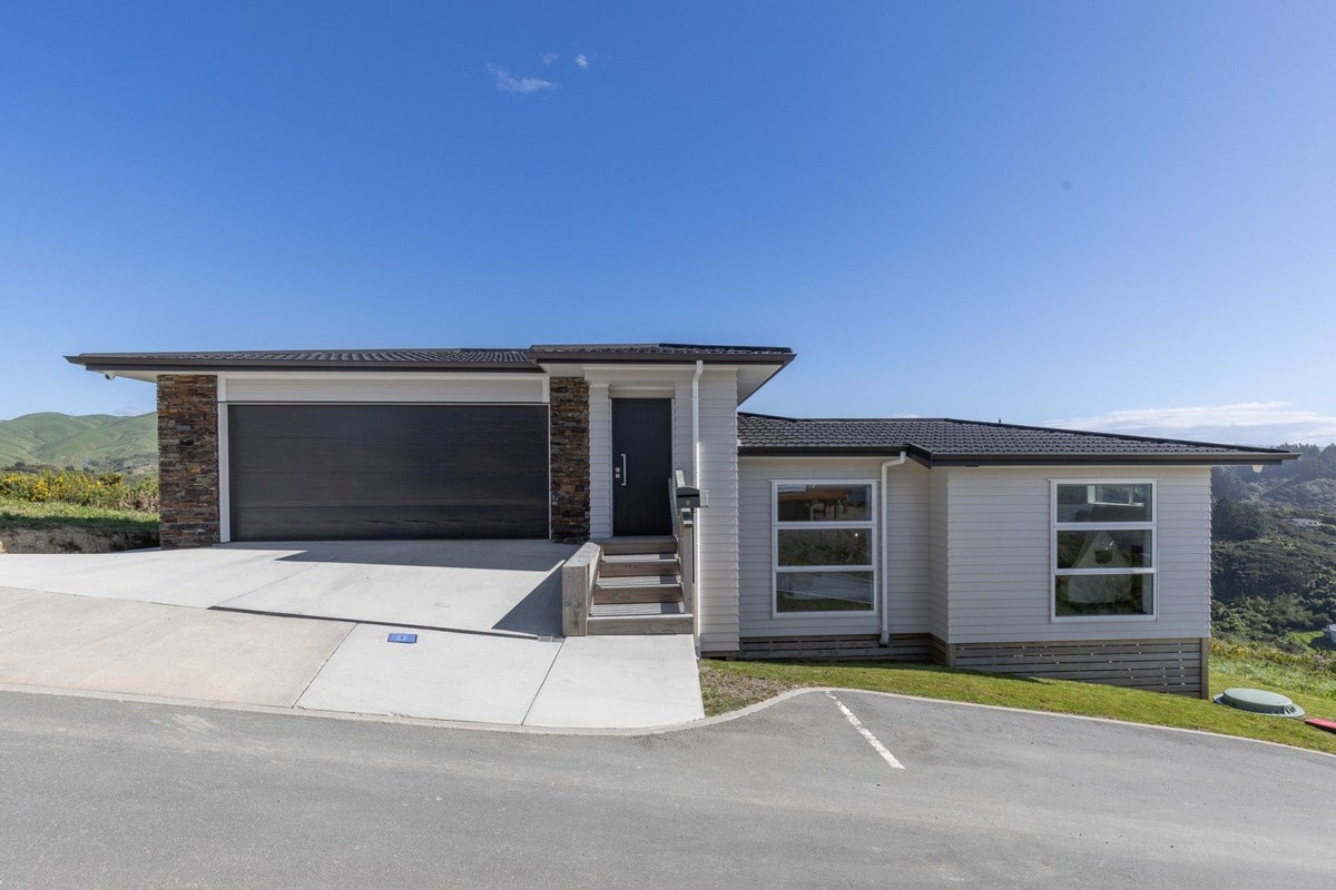 6 Stunsail Lane, Whitby, Porirua - Carousel 1