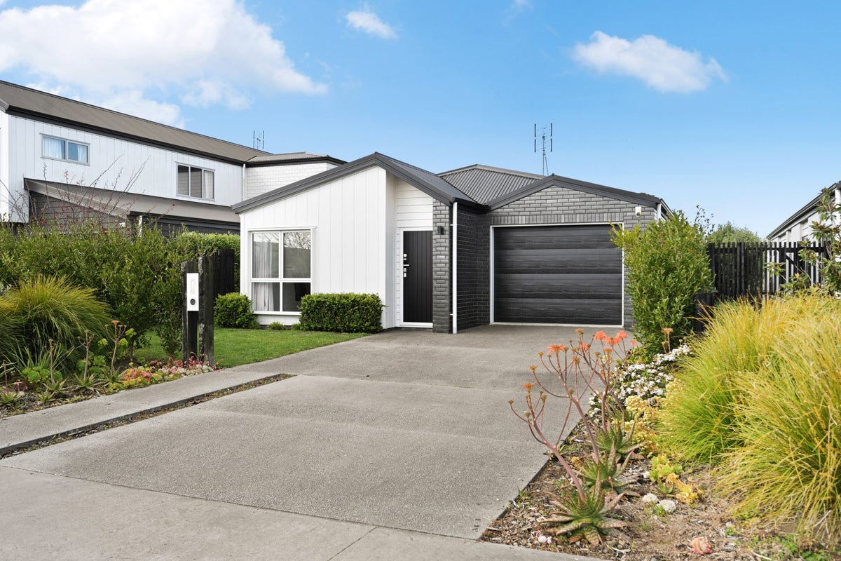 518 Webb Drive, Chartwell, Hamilton - Carousel 1
