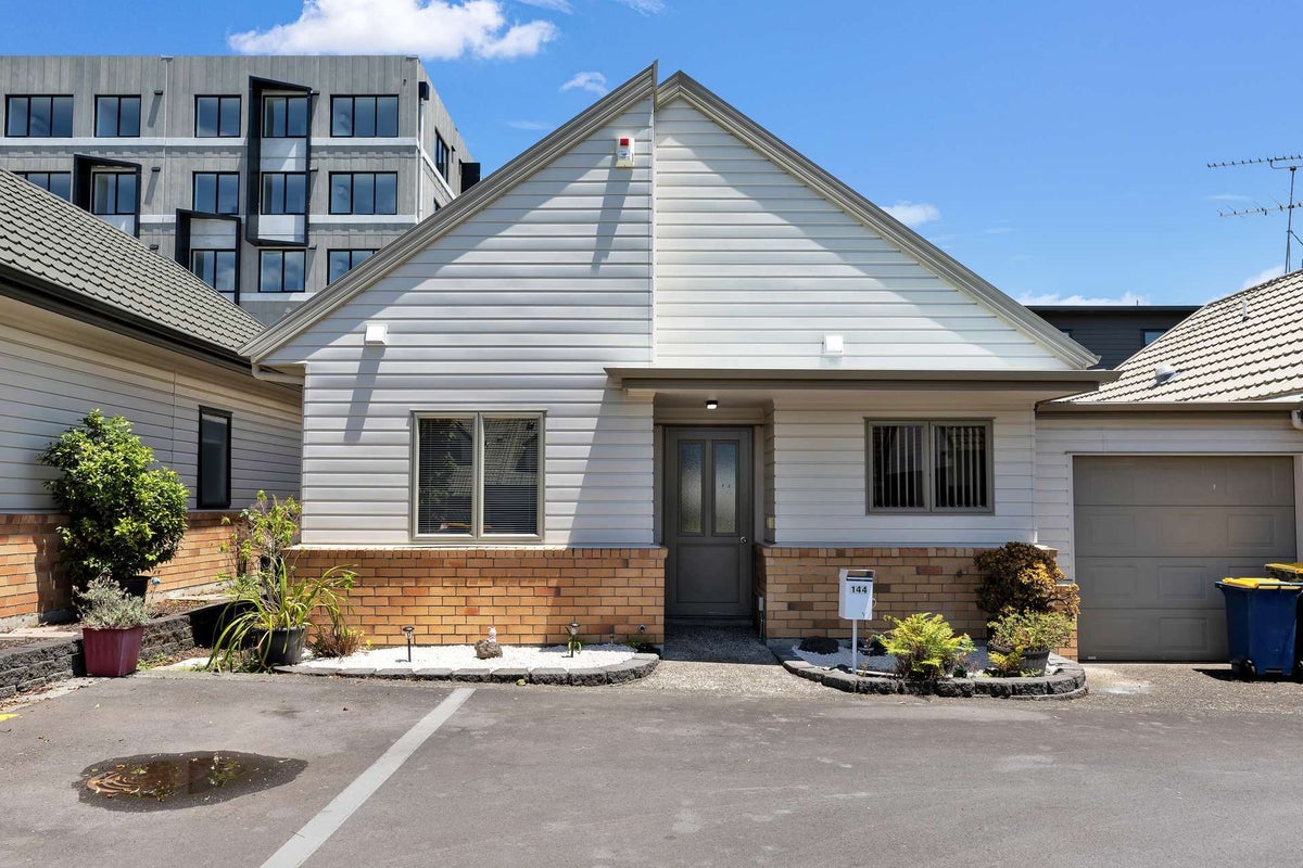 144/172 Mcleod Road, Te Atatu South, Auckland - Carousel 1