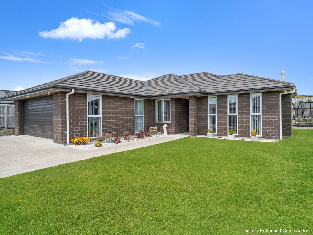 13 Mediterranean Grove, Fitzherbert, Palmerston North - Carousel 1